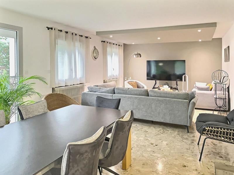 Appartement - 193 m² - 10 pièces