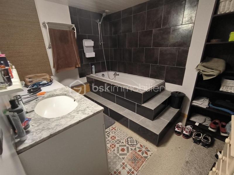 Maison - 240 m² - 10 pièces