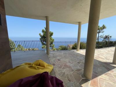 Villa - 185 m² - 6 pièces