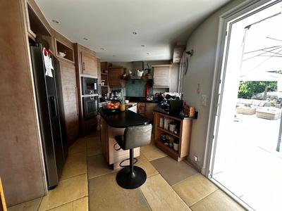 Maison - 326 m² - 5 pièces