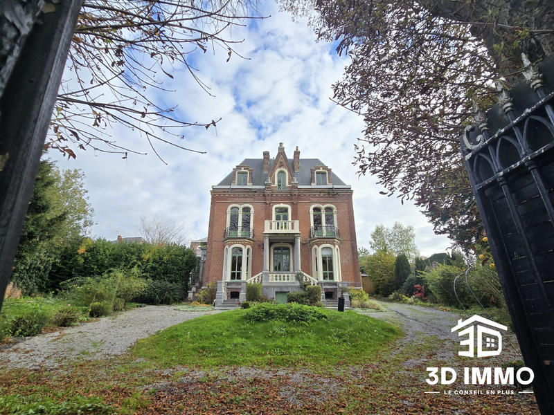 Maison - 277 m² - 9 pièces