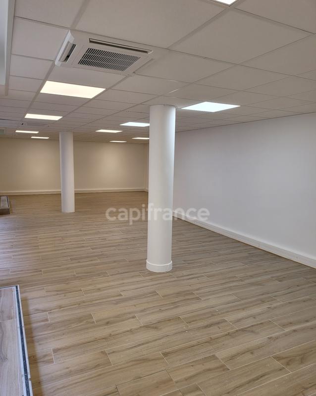 Local commercial - 200 m² - 4 pièces