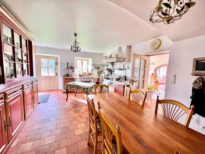 Demeure - 523 m² - 9 pièces