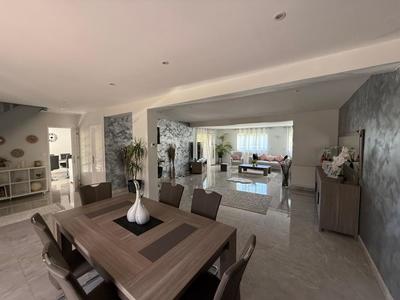 Maison - 160 m² - 5 pièces