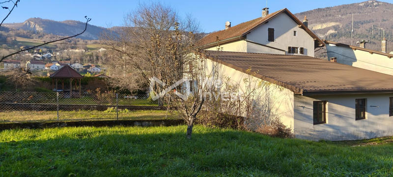 Maison - 250 m² - 15 pièces