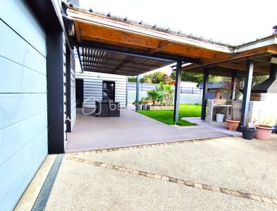 Maison - 167 m² - 9 pièces