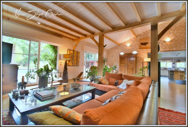 Propriété - 240 m² - 5 pièces