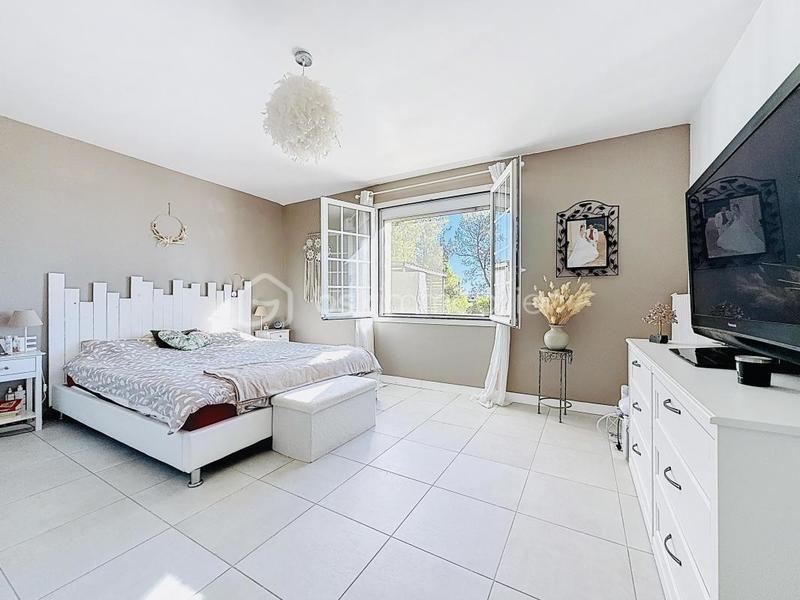 Maison - 285 m² - 10 pièces