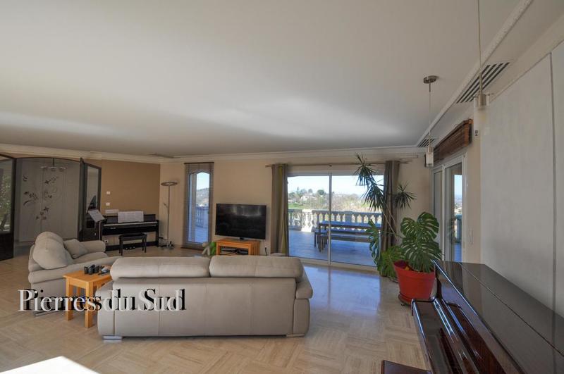 Maison - 350 m² - 6 pièces