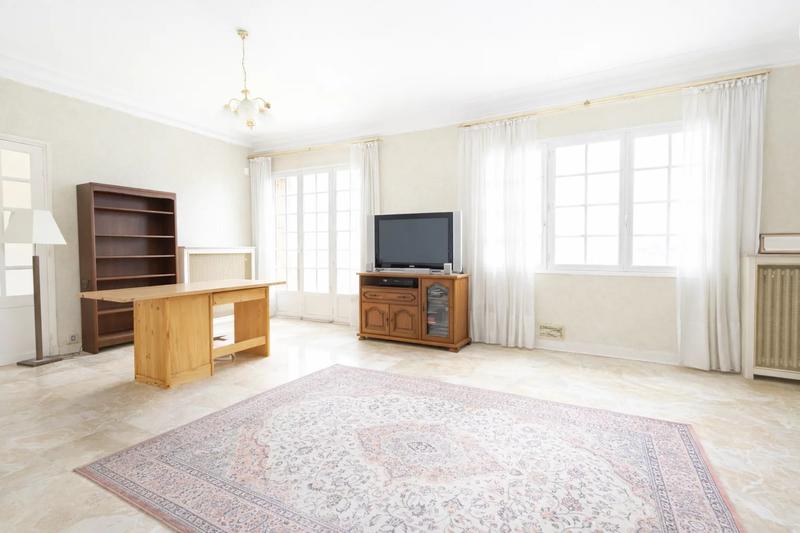 Maison - 230 m² - 8 pièces