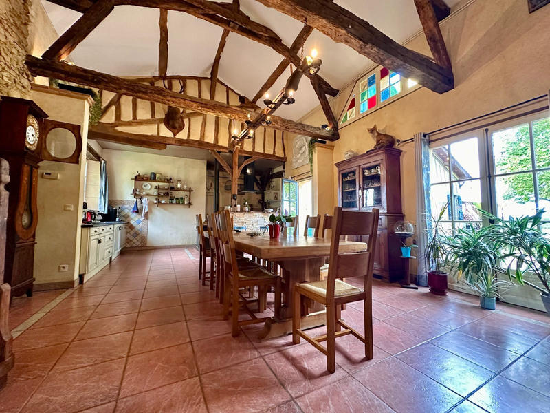 Maison - 375 m² - 17 pièces