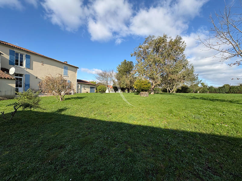 Maison - 247 m² - 8 pièces