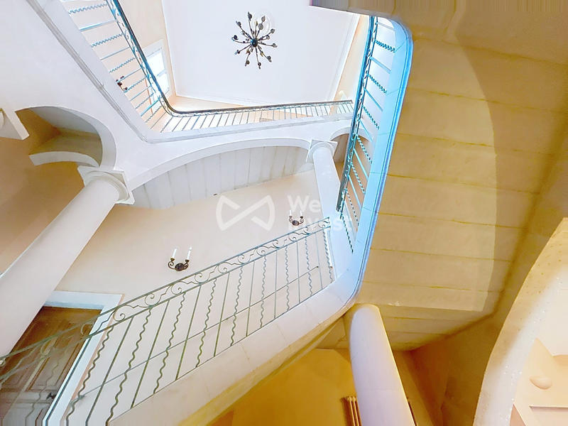 Maison - 484 m² - 16 pièces