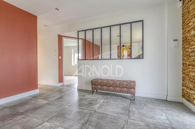 Maison - 220 m² - 9 pièces