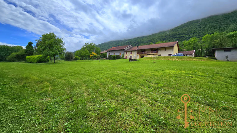 Terrain - 1 696 m²