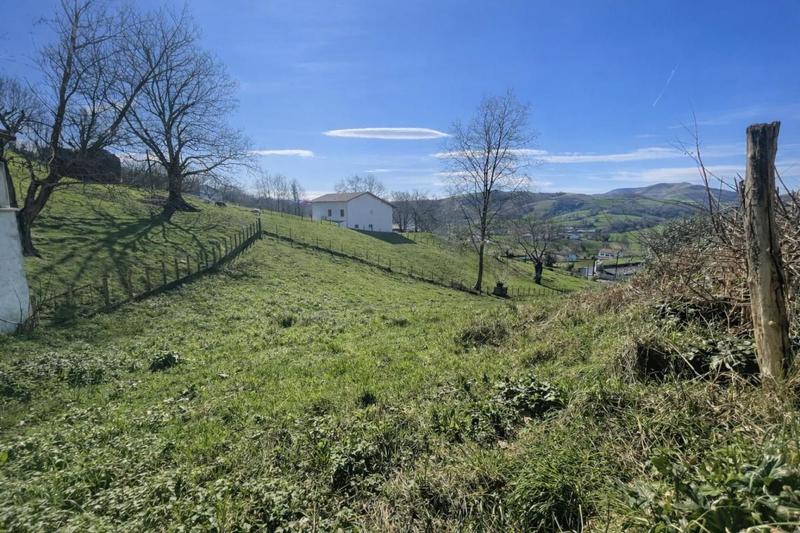 Terrain constructible - 1 900 m²