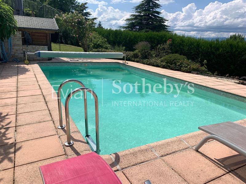 Maison - 243 m² - 8 pièces