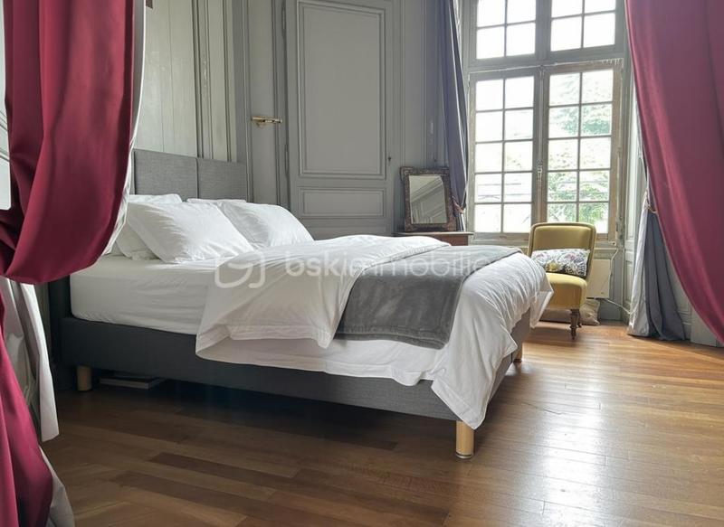 Maison - 180 m² - 8 pièces