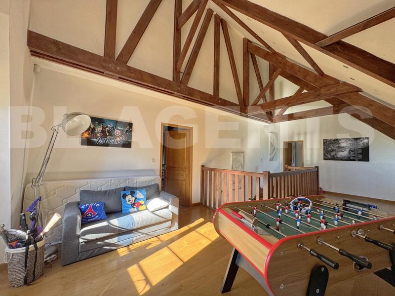 Maison - 243 m² - 8 pièces