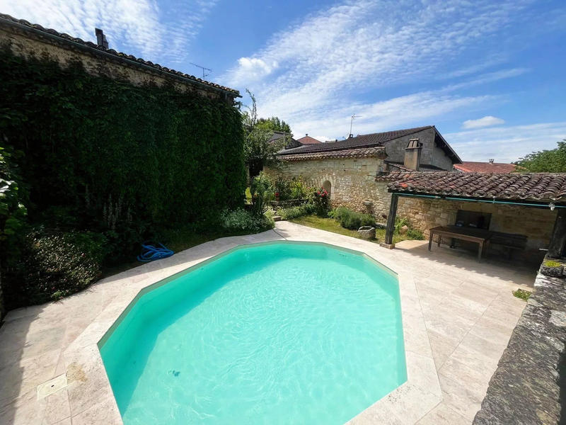 Maison ancienne - 260 m² - 12 pièces