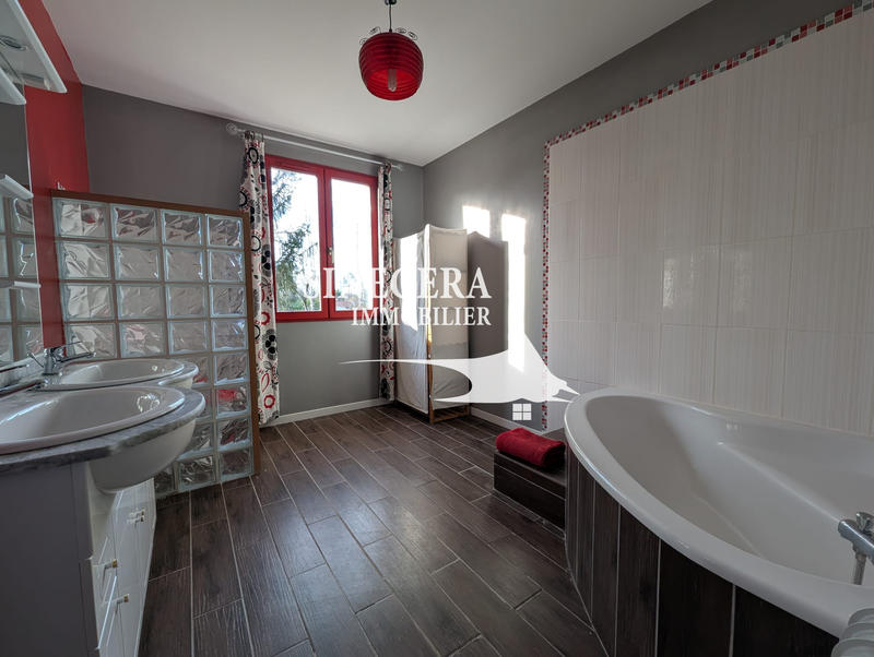 Maison - 153 m² - 7 pièces