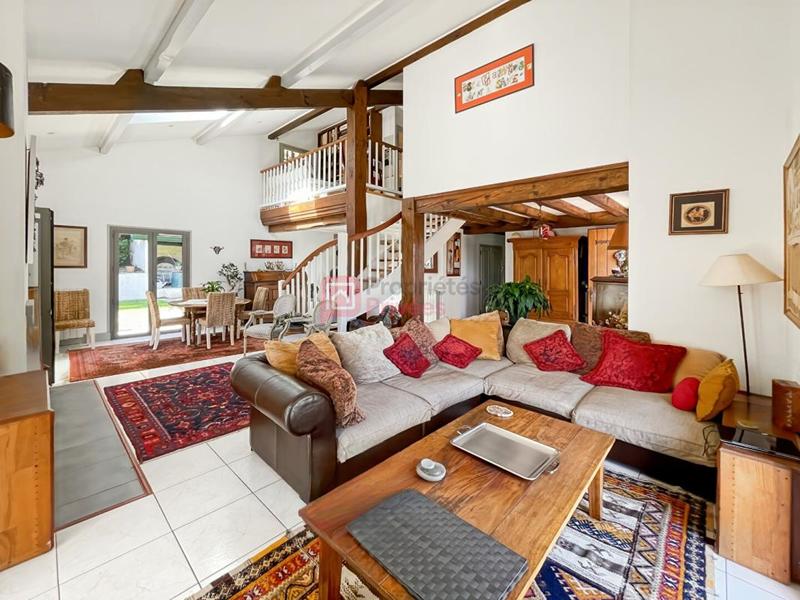 Maison - 169 m² - 7 pièces