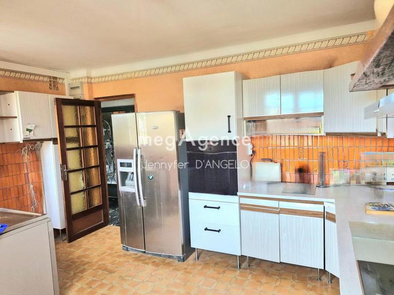 Appartement - 184 m² - 6 pièces