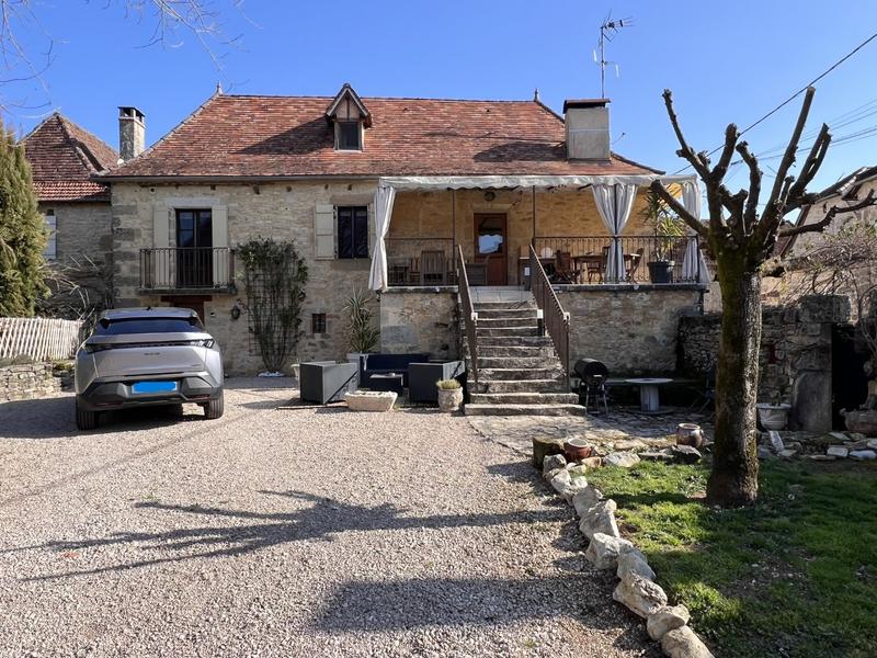 Maison - 230 m² - 11 pièces