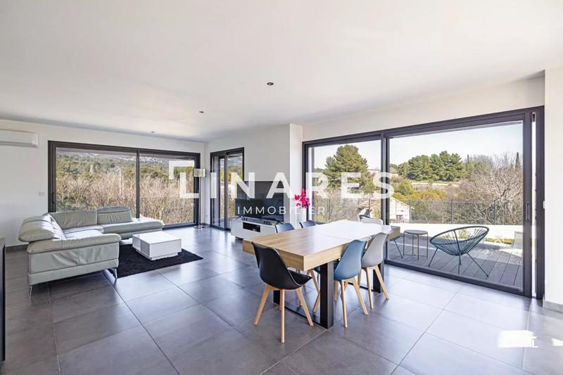 Maison - 180 m² - 5 pièces