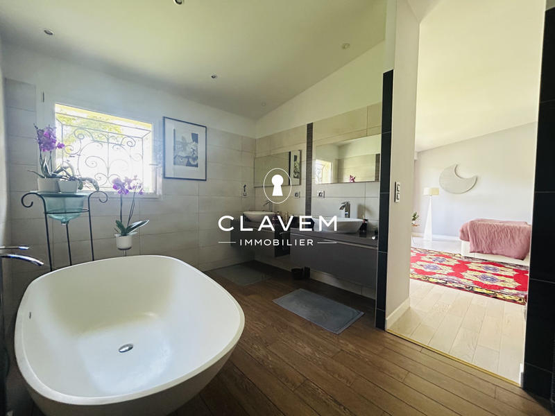 Maison - 208 m² - 7 pièces