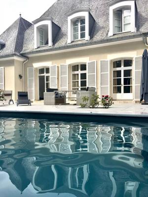 Maison - 243 m² - 8 pièces