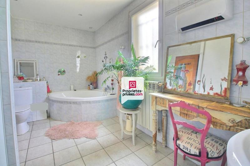 Maison - 230 m² - 8 pièces