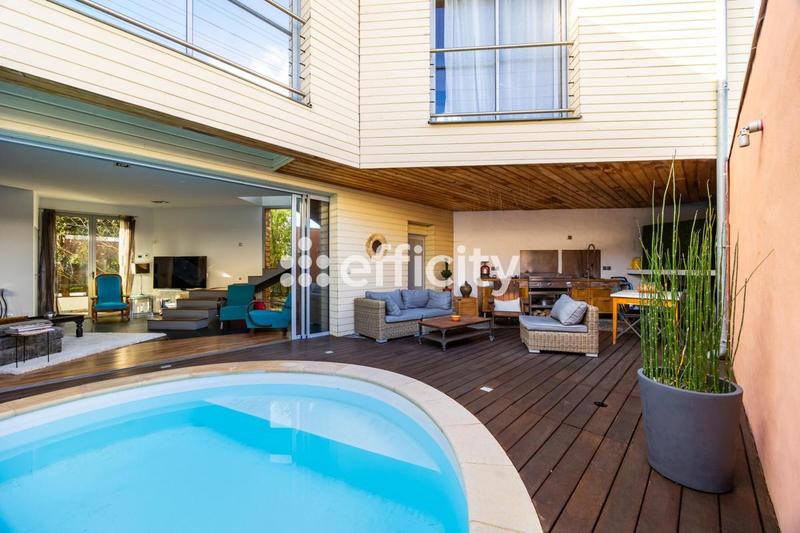 Maison - 187 m² - 6 pièces