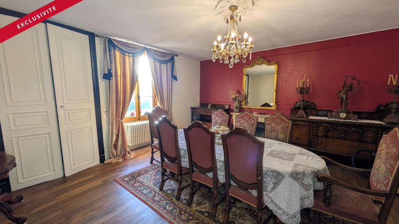 Maison - 230 m² - 8 pièces