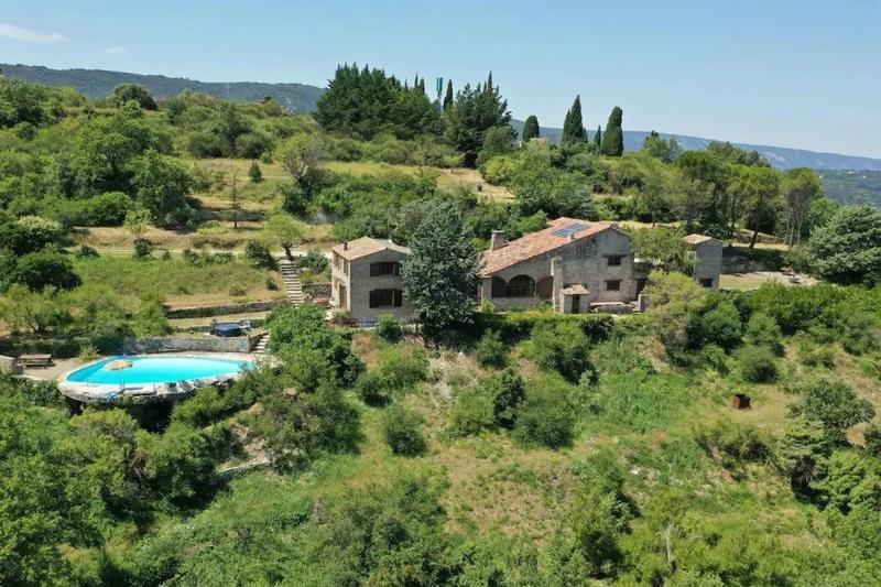 Maison - 274 m² - 10 pièces