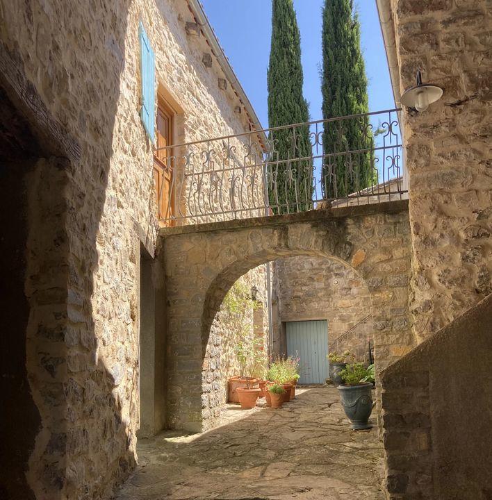 Propriété - 272 m² - 9 pièces