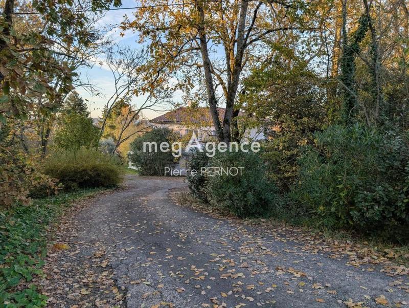 Maison - 240 m² - 8 pièces