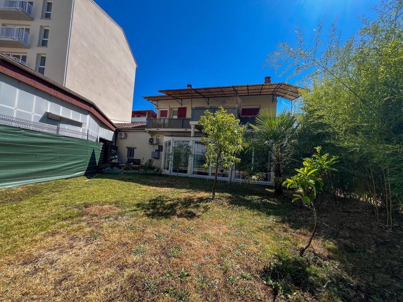 Maison - 227 m² - 5 pièces