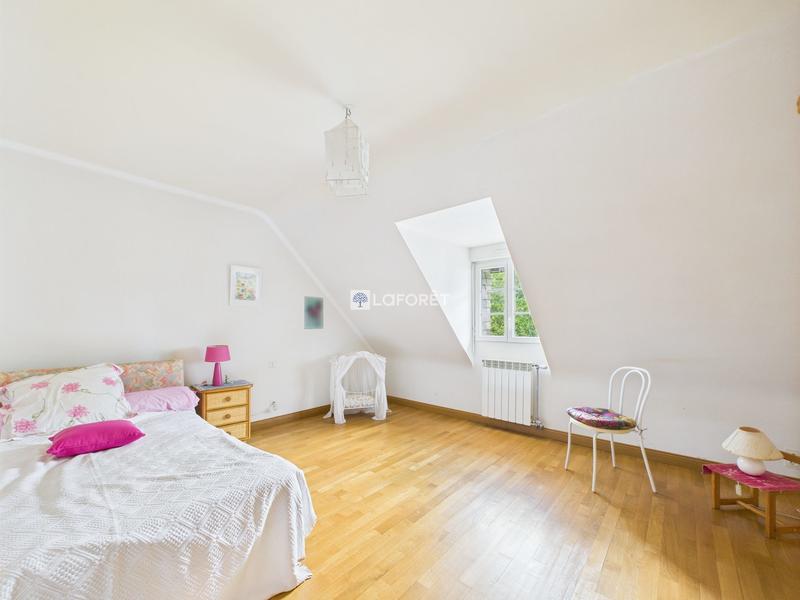 Maison traditionnelle - 165 m² - 8 pièces