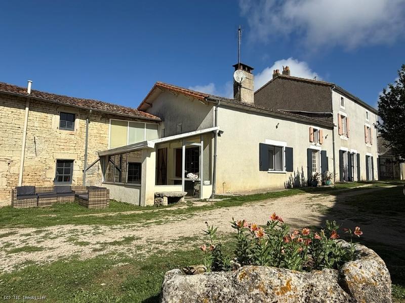 Maison de village - 315 m² - 11 pièces