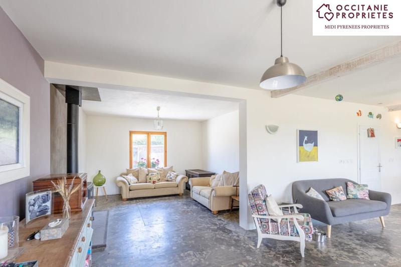 Maison - 258 m² - 9 pièces