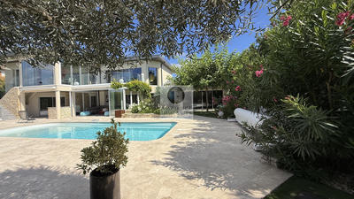 Maison - 257 m² - 7 pièces