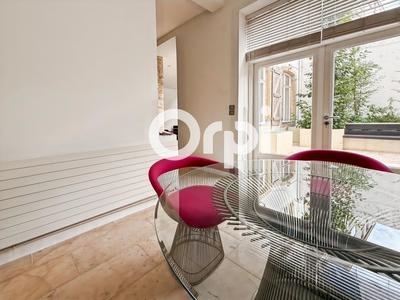 Maison - 202 m² - 5 pièces