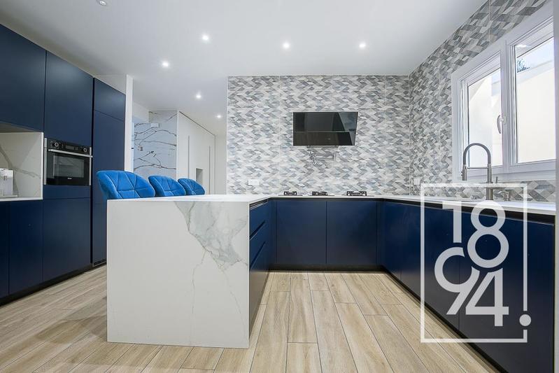 Maison - 280 m² - 7 pièces