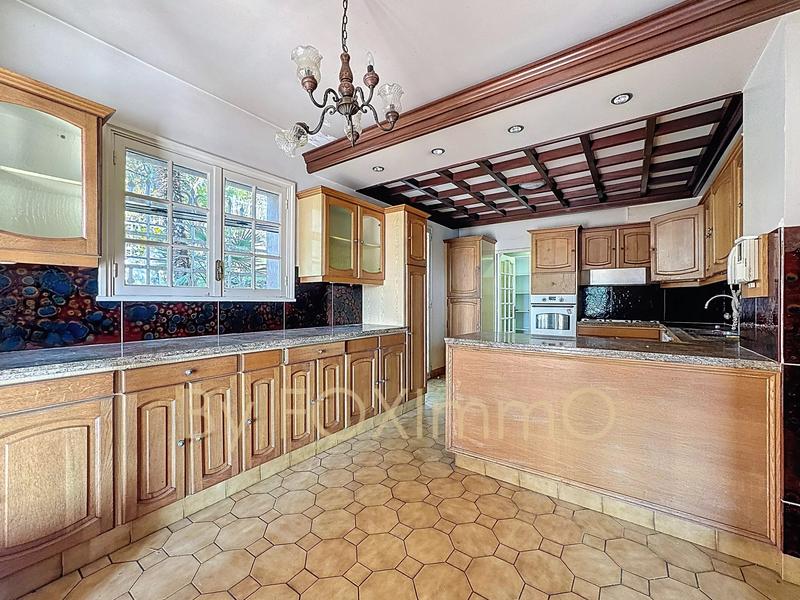 Villa - 374 m² - 11 pièces