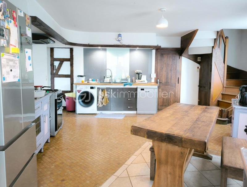 Maison traditionnelle - 219 m² - 7 pièces