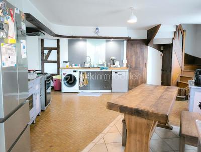 Maison traditionnelle - 219 m² - 7 pièces