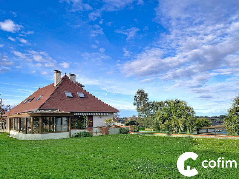 Maison - 258 m² - 12 pièces