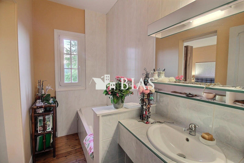 Maison - 147 m² - 8 pièces