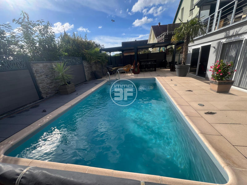 Maison - 102 m² - 5 pièces